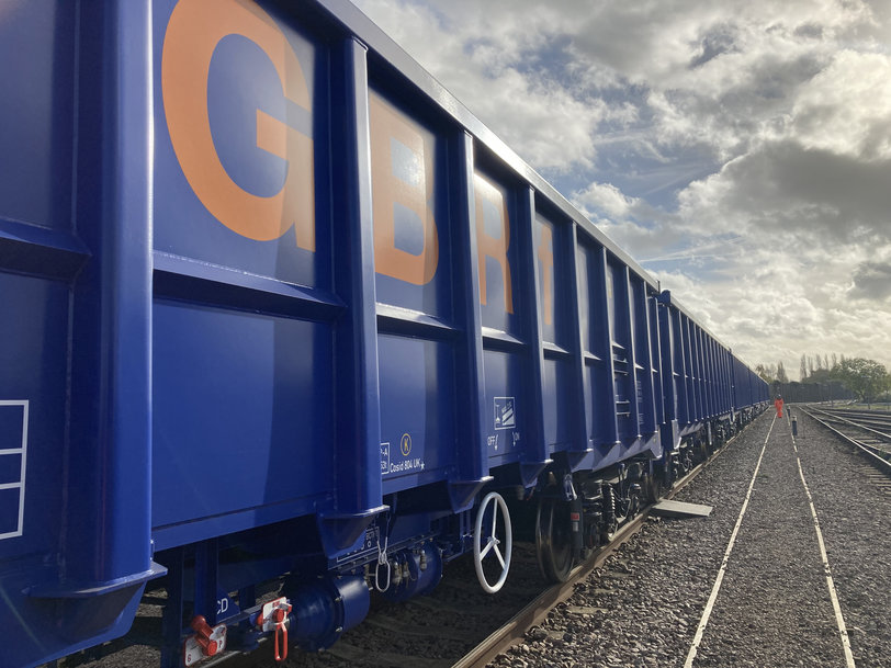 All 100 FEA-G intermodal wagons and 50 JNA-X box wagons arrive in the UK